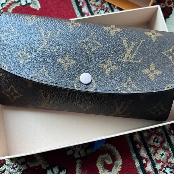 LV Emilie Wallet - Picture 9 of 11